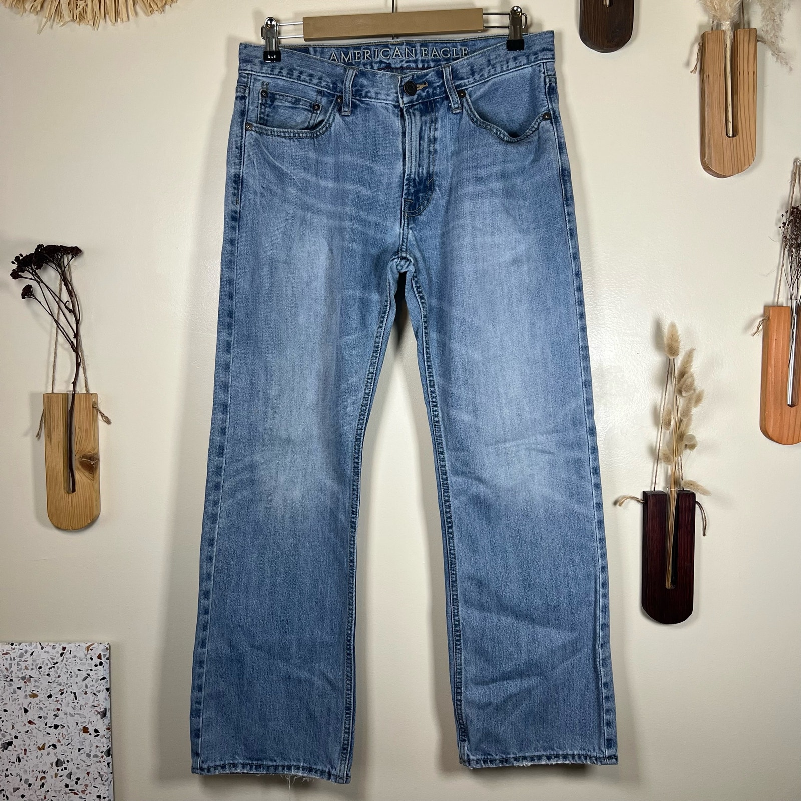 Men's 31/30 American Eagle Low Rise Boot Cut Light Wash Jeans